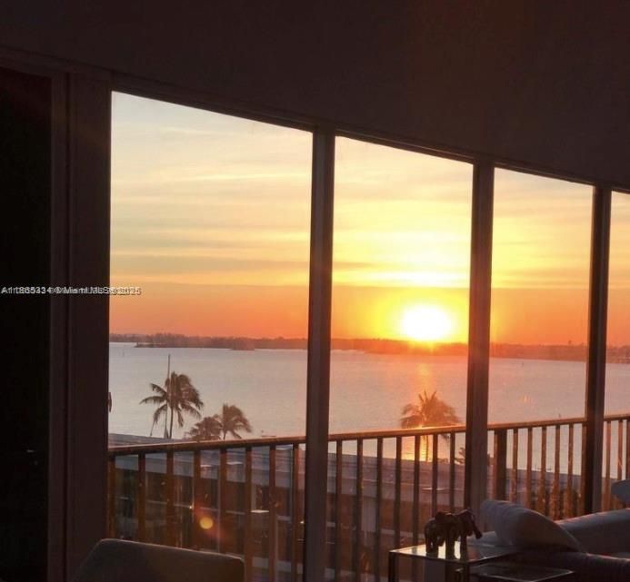 Activo con contrato: $4,395 (2 camas, 2 baños, 1583 Pies cuadrados)