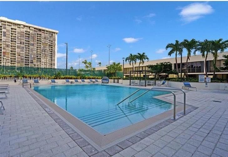 Activo con contrato: $4,395 (2 camas, 2 baños, 1583 Pies cuadrados)