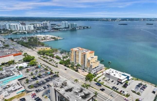 Недавно продано: $545,000 (2 спален, 2 ванн, 1226 Квадратных фут)