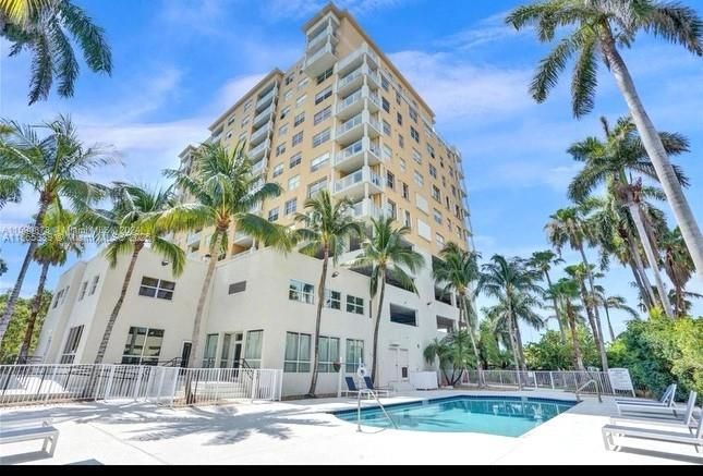 Недавно продано: $545,000 (2 спален, 2 ванн, 1226 Квадратных фут)