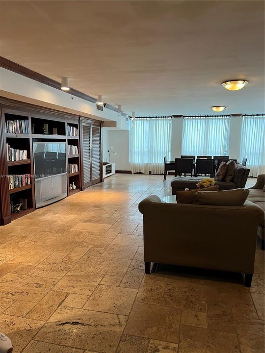 Недавно продано: $545,000 (2 спален, 2 ванн, 1226 Квадратных фут)