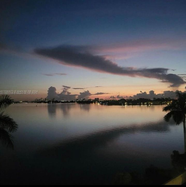 Недавно продано: $545,000 (2 спален, 2 ванн, 1226 Квадратных фут)