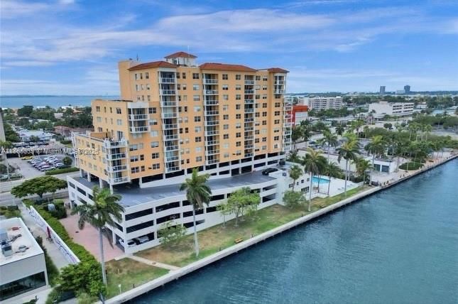 Недавно продано: $545,000 (2 спален, 2 ванн, 1226 Квадратных фут)