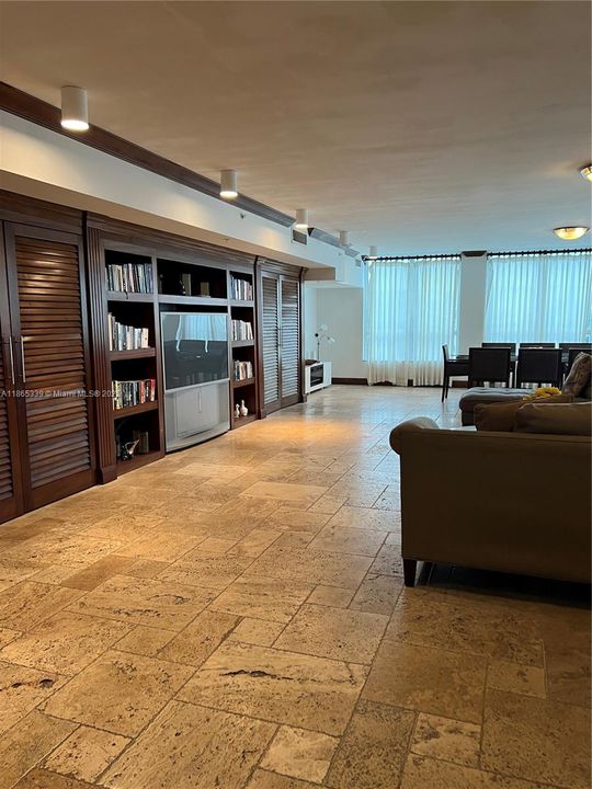 Недавно продано: $545,000 (2 спален, 2 ванн, 1226 Квадратных фут)