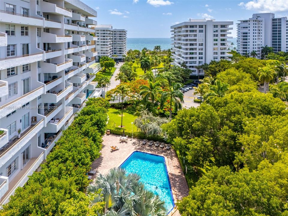 For Sale: $1,375,000 (2 beds, 2 baths, 1260 Square Feet)