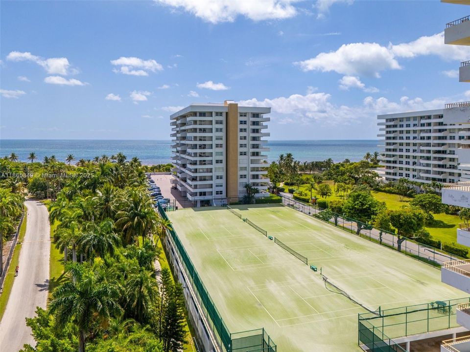 For Sale: $1,375,000 (2 beds, 2 baths, 1260 Square Feet)