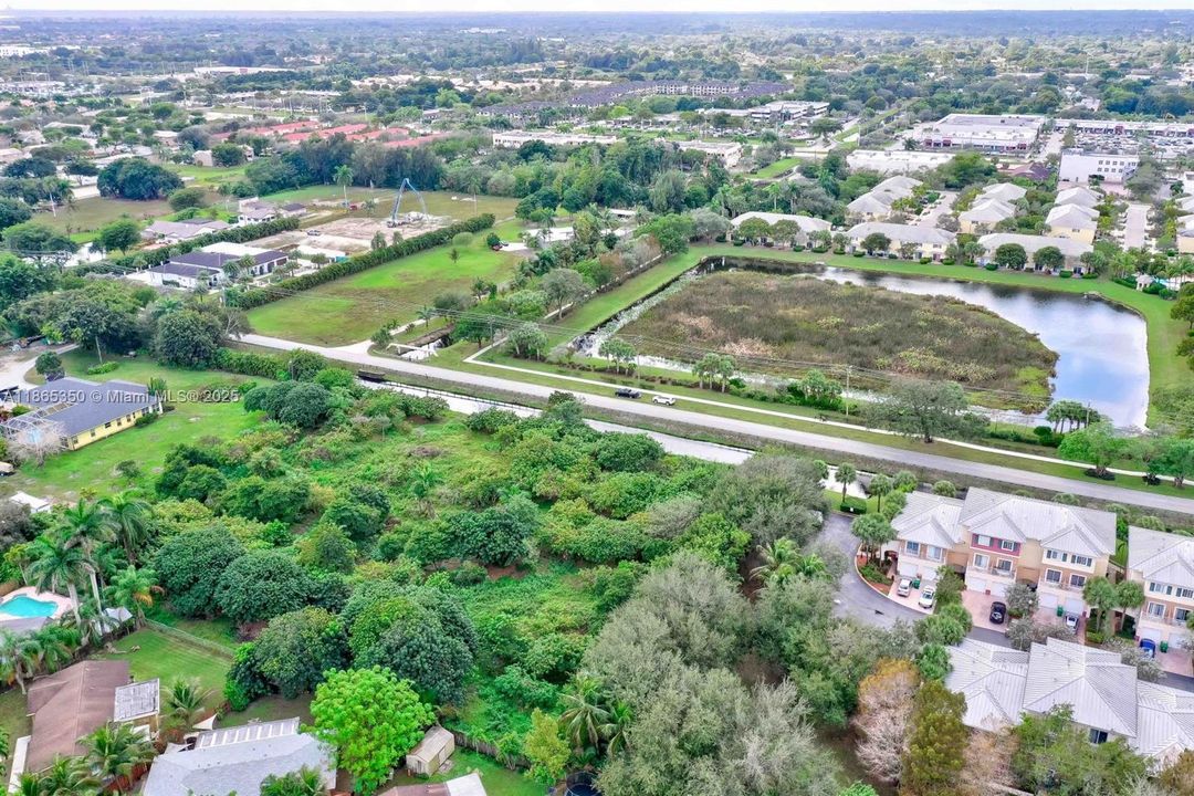 En Venta: $1,500,000 (2.24 acres)