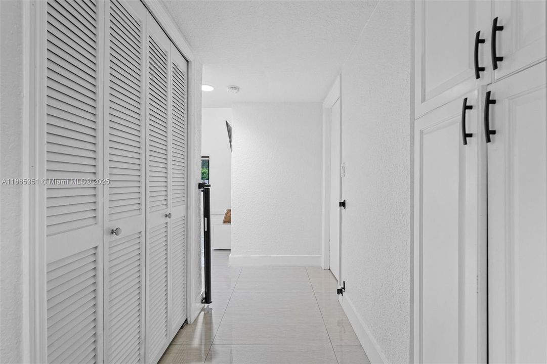 合同活跃: $798,000 (4 贝兹, 2 浴室, 2616 平方英尺)