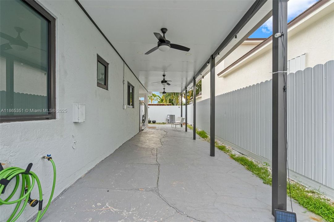 合同活跃: $798,000 (4 贝兹, 2 浴室, 2616 平方英尺)