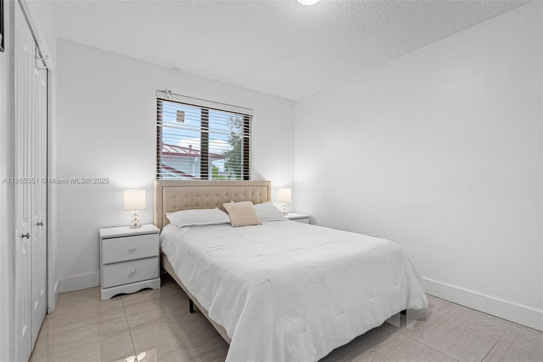 合同活跃: $798,000 (4 贝兹, 2 浴室, 2616 平方英尺)