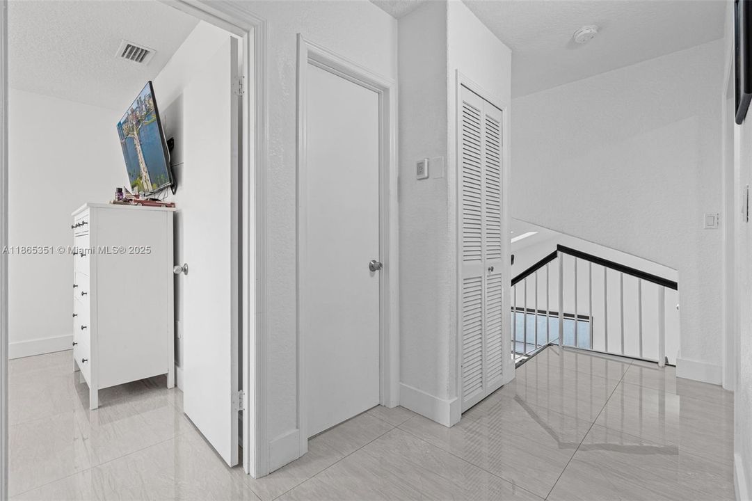 合同活跃: $798,000 (4 贝兹, 2 浴室, 2616 平方英尺)