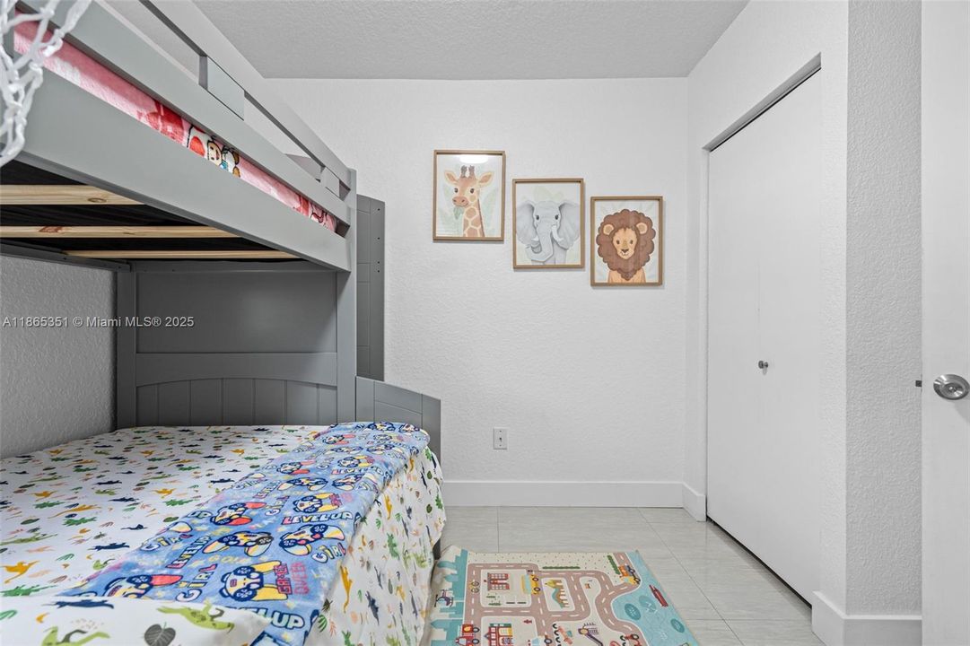 合同活跃: $798,000 (4 贝兹, 2 浴室, 2616 平方英尺)