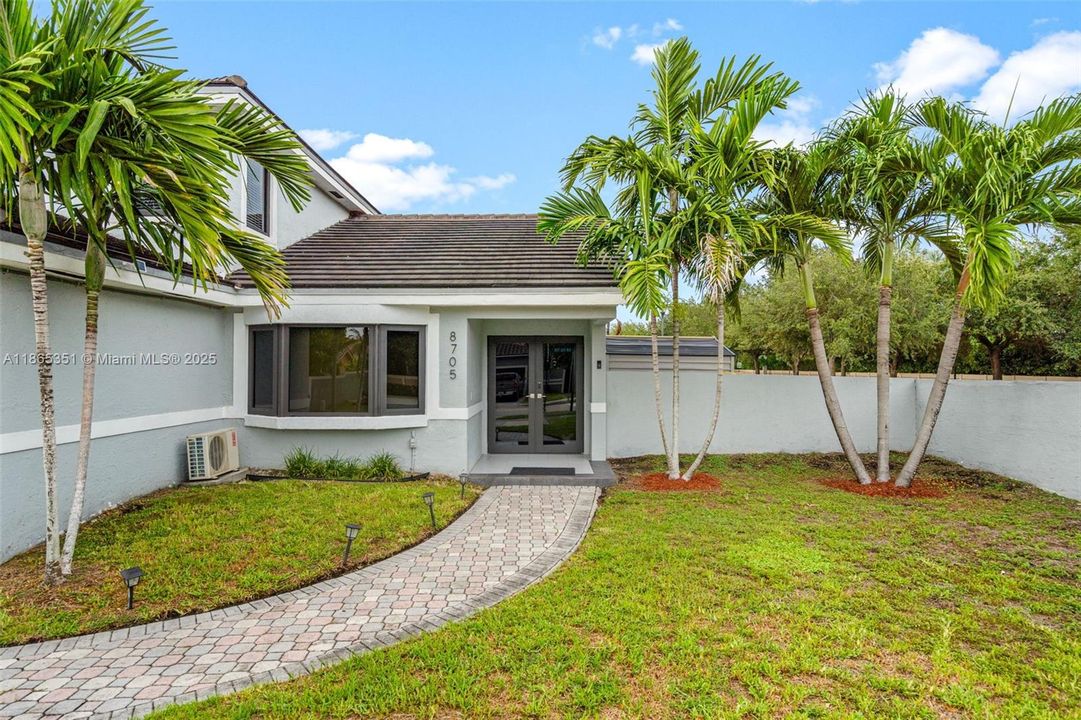 合同活跃: $798,000 (4 贝兹, 2 浴室, 2616 平方英尺)