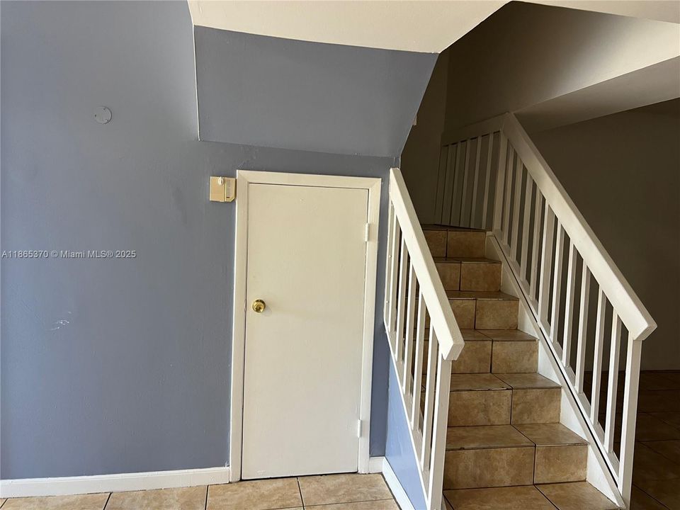 待售: $329,000 (3 贝兹, 3 浴室, 1303 平方英尺)