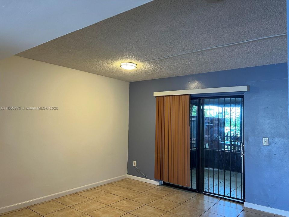 待售: $329,000 (3 贝兹, 3 浴室, 1303 平方英尺)