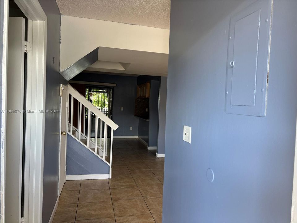 待售: $329,000 (3 贝兹, 3 浴室, 1303 平方英尺)