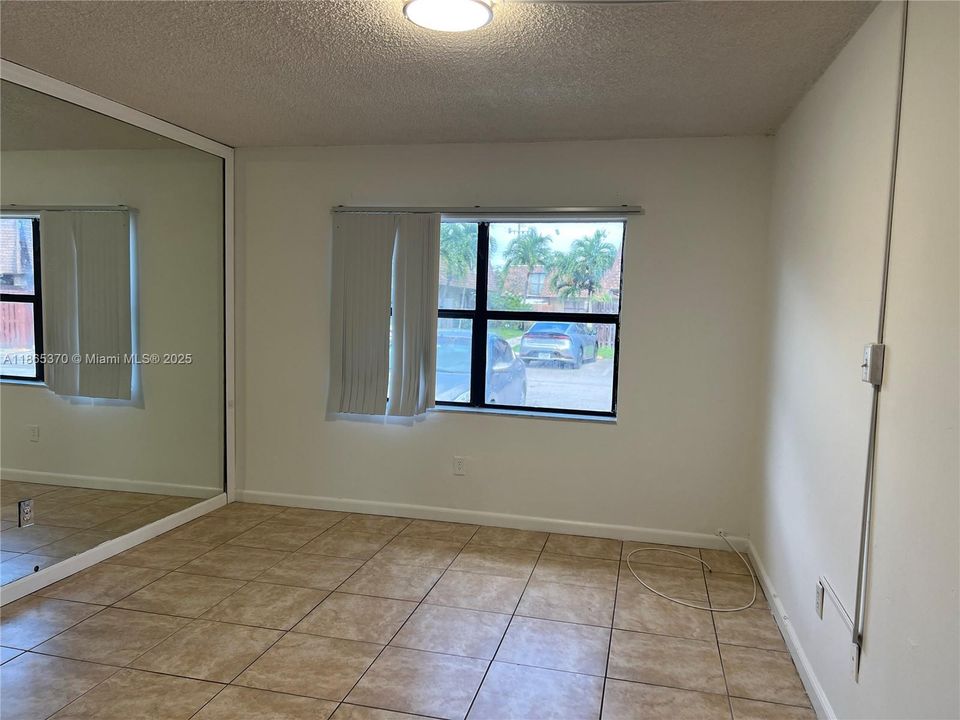 待售: $329,000 (3 贝兹, 3 浴室, 1303 平方英尺)