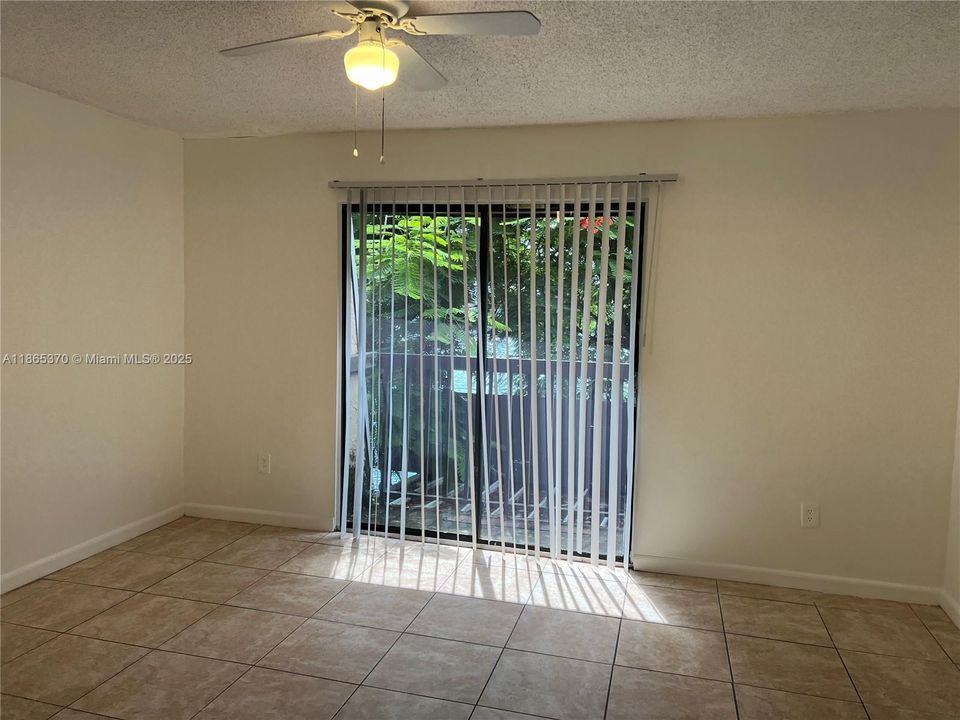 待售: $329,000 (3 贝兹, 3 浴室, 1303 平方英尺)