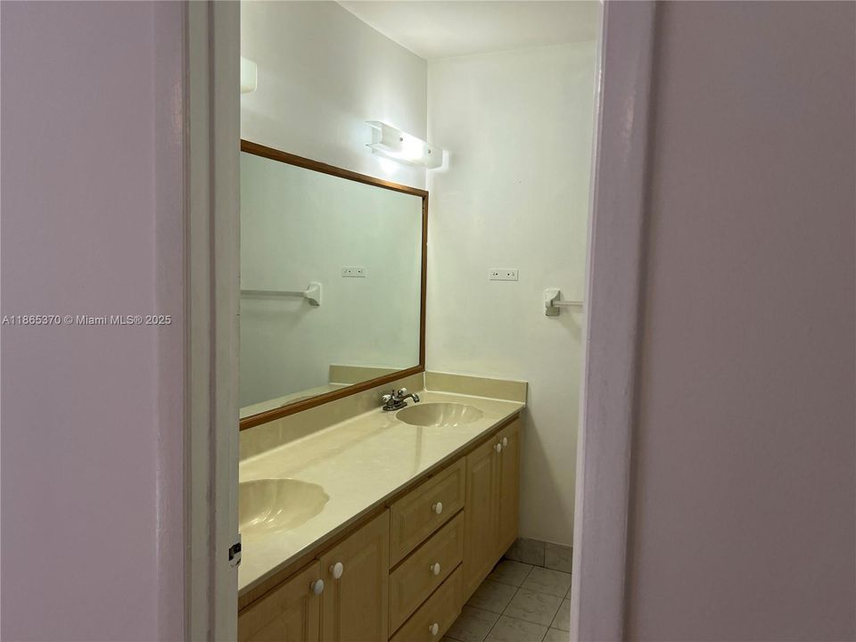 待售: $329,000 (3 贝兹, 3 浴室, 1303 平方英尺)