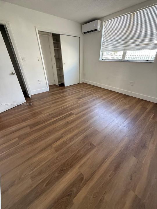 Active With Contract: $209,000 (1 beds, 1 baths, 695 Square Feet)