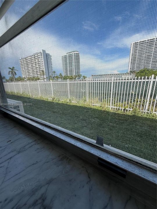 Active With Contract: $209,000 (1 beds, 1 baths, 695 Square Feet)