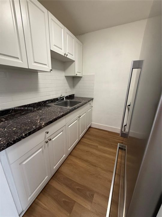 Active With Contract: $209,000 (1 beds, 1 baths, 695 Square Feet)