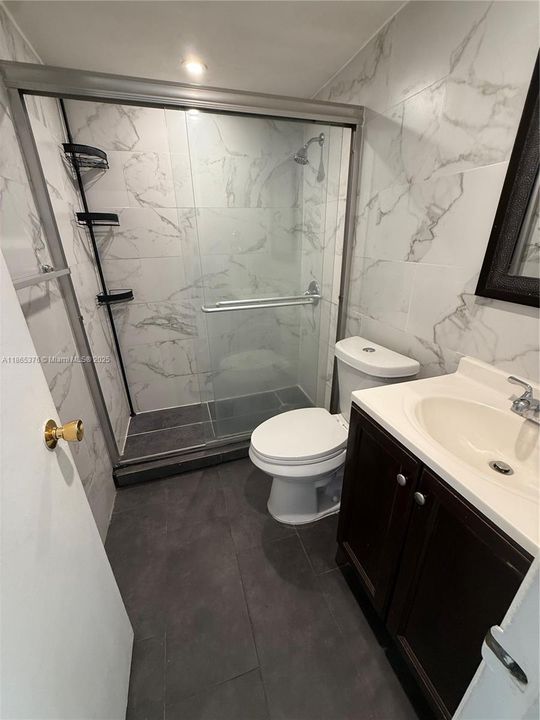 Active With Contract: $209,000 (1 beds, 1 baths, 695 Square Feet)