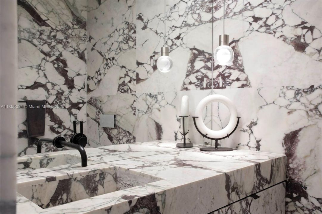 待售: $3,500,000 (2 贝兹, 2 浴室, 1910 平方英尺)