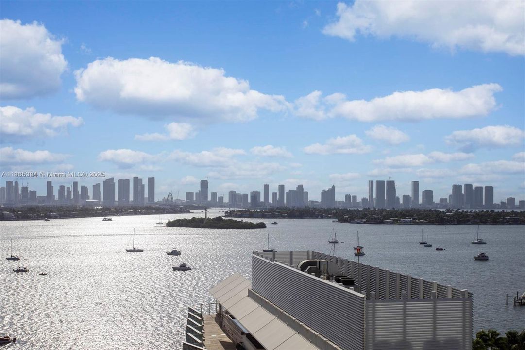 待售: $3,500,000 (2 贝兹, 2 浴室, 1910 平方英尺)