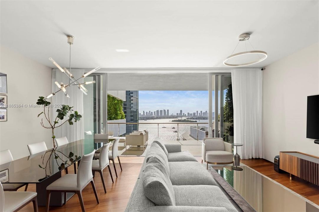 待售: $3,500,000 (2 贝兹, 2 浴室, 1910 平方英尺)