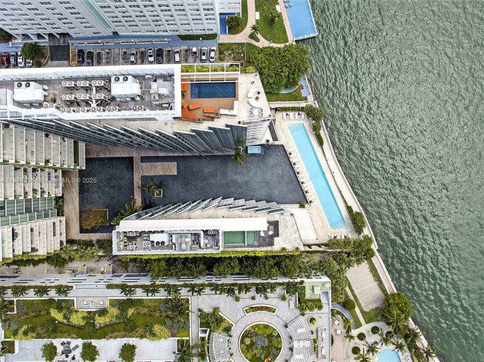 待售: $3,500,000 (2 贝兹, 2 浴室, 1910 平方英尺)