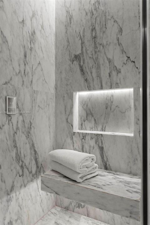 待售: $3,500,000 (2 贝兹, 2 浴室, 1910 平方英尺)