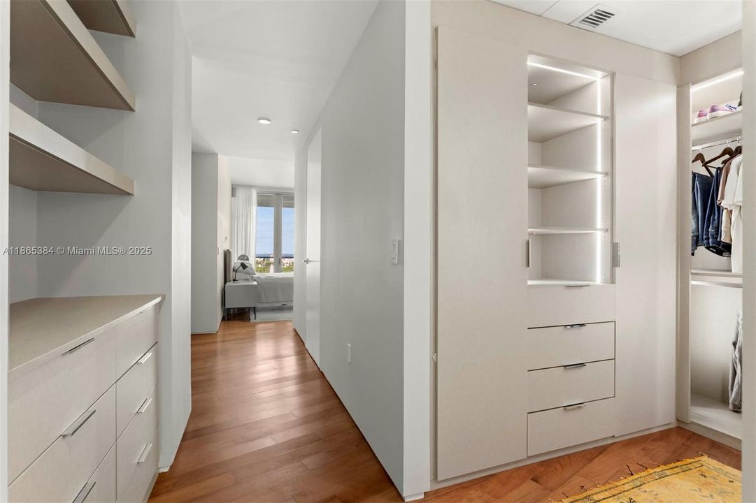 待售: $3,500,000 (2 贝兹, 2 浴室, 1910 平方英尺)