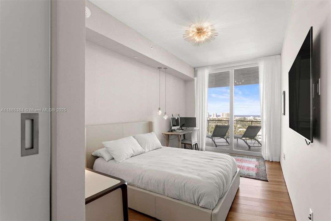 待售: $3,500,000 (2 贝兹, 2 浴室, 1910 平方英尺)