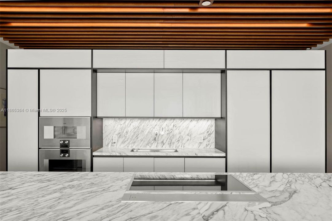 待售: $3,500,000 (2 贝兹, 2 浴室, 1910 平方英尺)