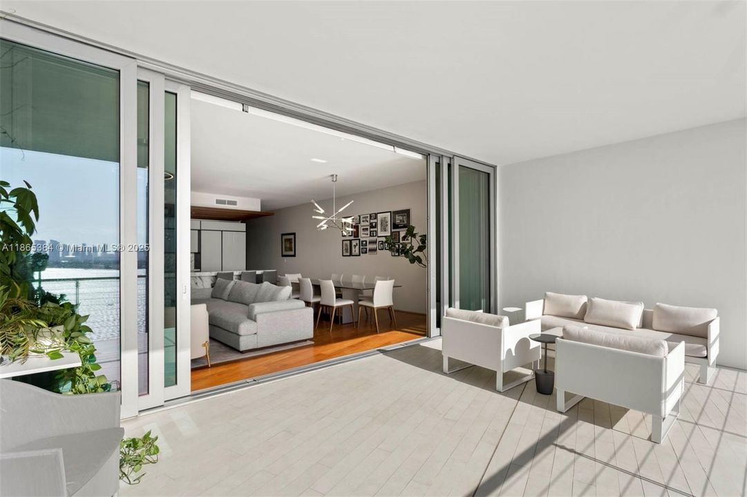 待售: $3,500,000 (2 贝兹, 2 浴室, 1910 平方英尺)