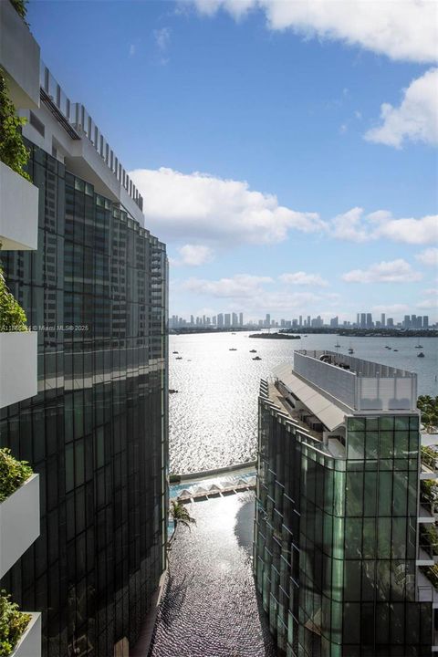 待售: $3,500,000 (2 贝兹, 2 浴室, 1910 平方英尺)