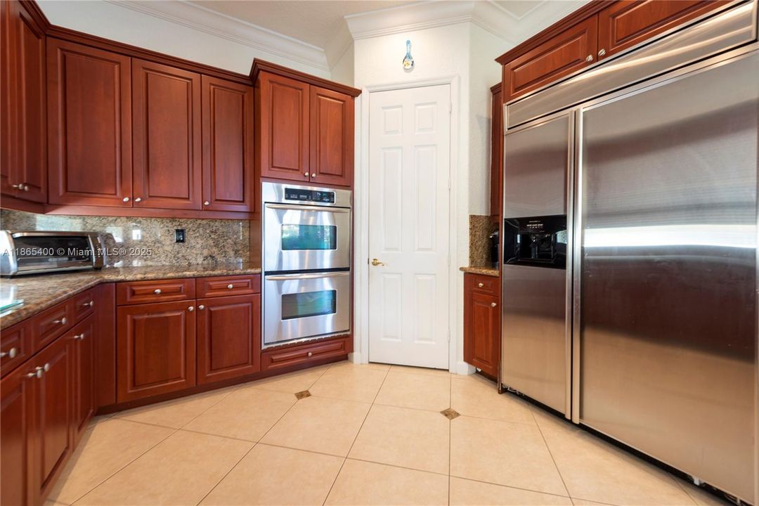 For Sale: $1,249,300 (6 beds, 5 baths, 3766 Square Feet)