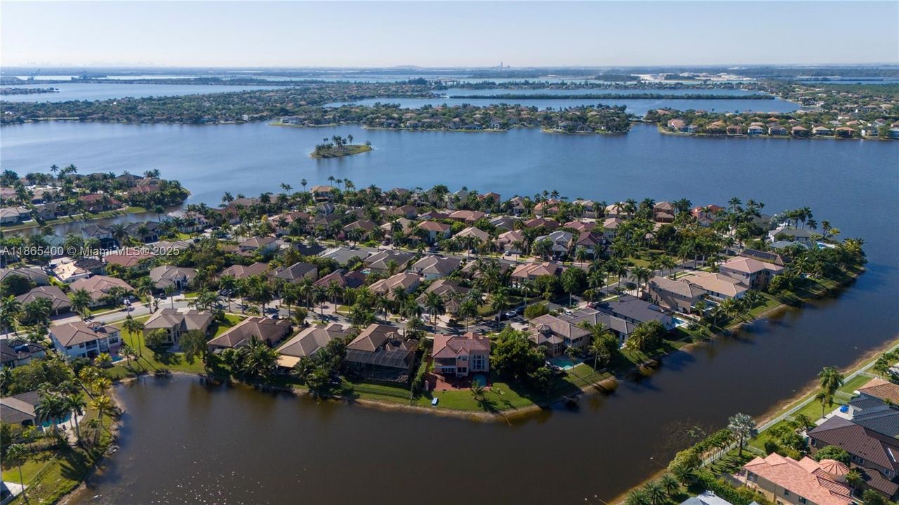 For Sale: $1,249,300 (6 beds, 5 baths, 3766 Square Feet)