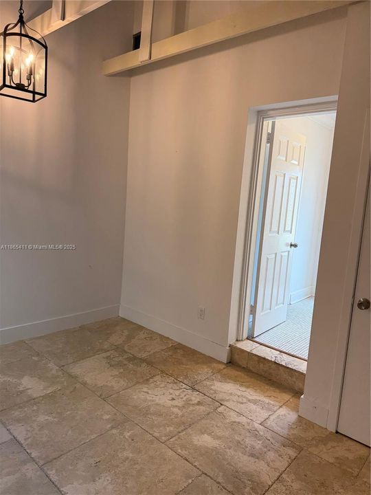 Под контрактом: $8,500 (4 спален, 4 ванн, 1906 Квадратных фут)