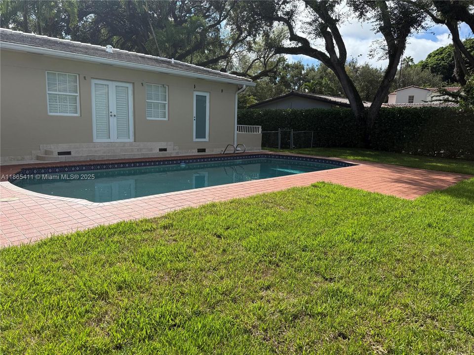 Под контрактом: $8,500 (4 спален, 4 ванн, 1906 Квадратных фут)