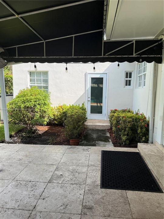 Под контрактом: $8,500 (4 спален, 4 ванн, 1906 Квадратных фут)