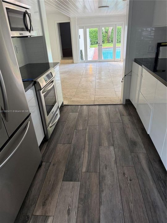 Под контрактом: $8,500 (4 спален, 4 ванн, 1906 Квадратных фут)