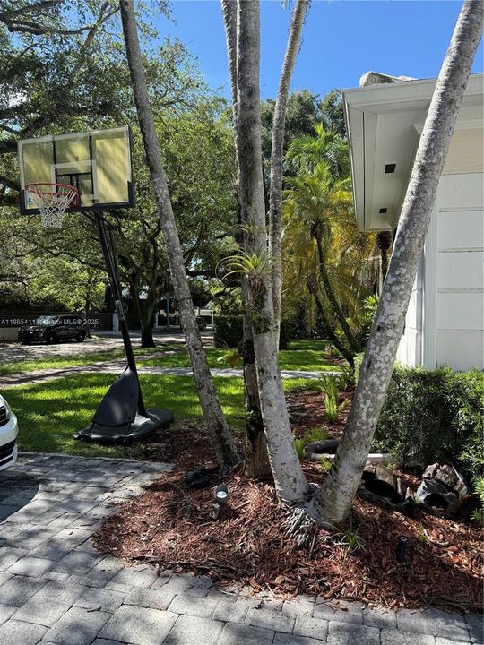 Под контрактом: $8,500 (4 спален, 4 ванн, 1906 Квадратных фут)