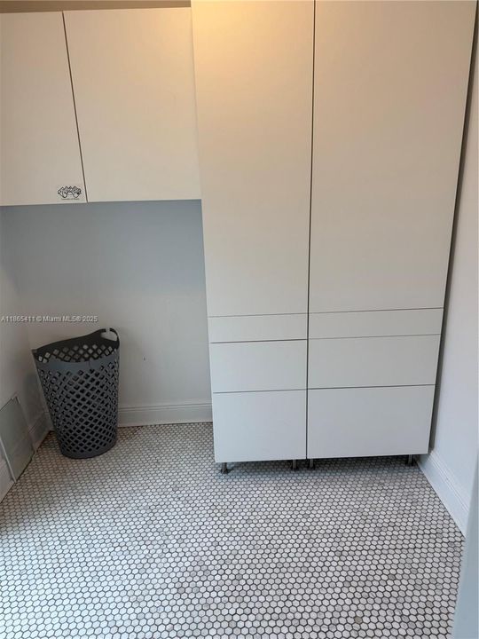 Под контрактом: $8,500 (4 спален, 4 ванн, 1906 Квадратных фут)