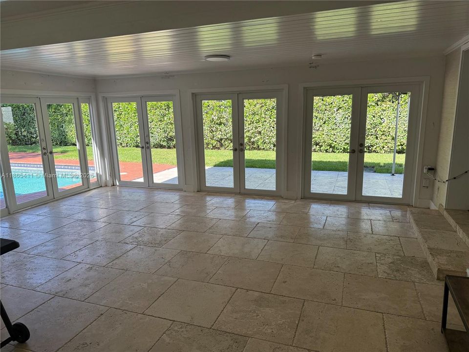 Под контрактом: $8,500 (4 спален, 4 ванн, 1906 Квадратных фут)