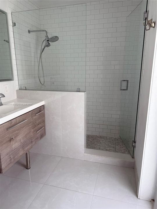 Под контрактом: $8,500 (4 спален, 4 ванн, 1906 Квадратных фут)