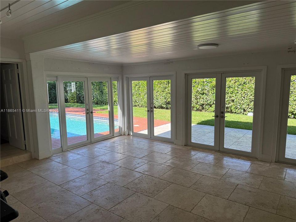 Под контрактом: $8,500 (4 спален, 4 ванн, 1906 Квадратных фут)