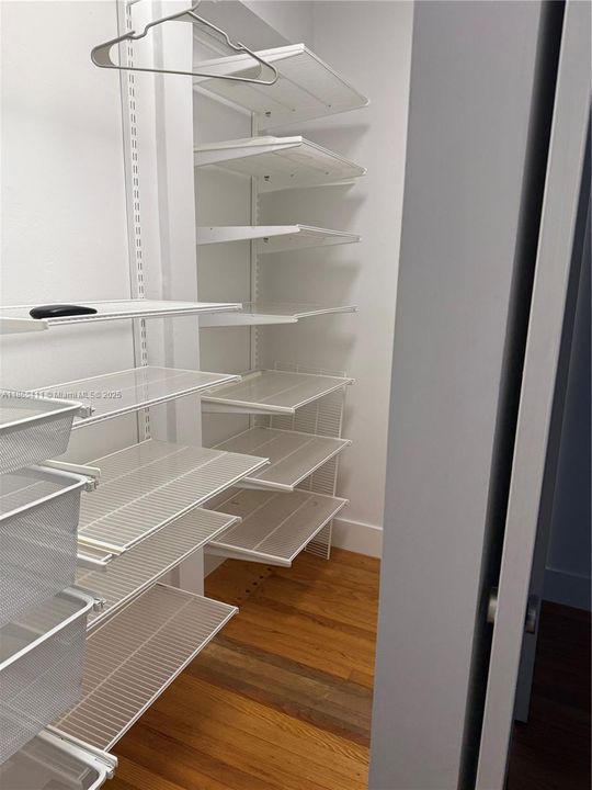 Под контрактом: $8,500 (4 спален, 4 ванн, 1906 Квадратных фут)