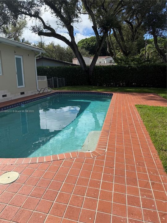 Под контрактом: $8,500 (4 спален, 4 ванн, 1906 Квадратных фут)